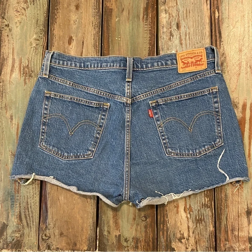 Levi’s 14/15 (32) 501s Shorts, High Rise Womens Denim Shorts Stretch Button Fly